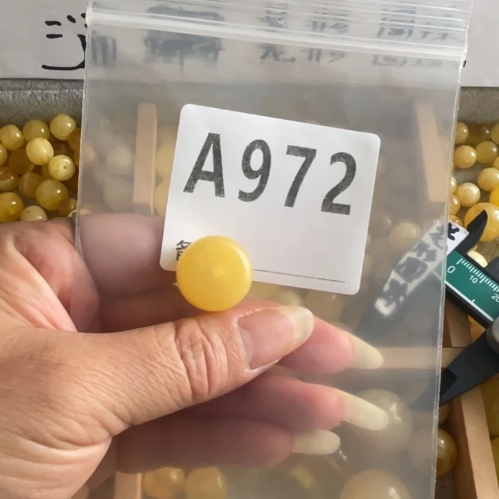 琥珀未镶嵌裸石微瑕小裂18