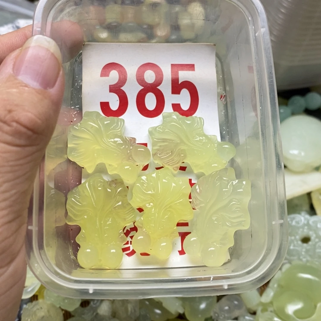 蛇纹石玉挂坠未镶嵌