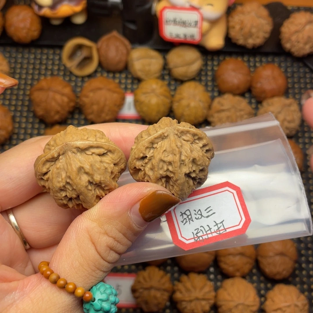胡***保文玩核桃吊坠29尺全品小霸王龙