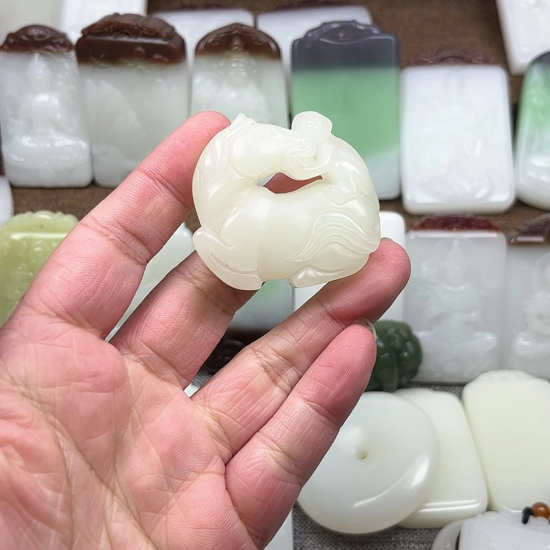 和田玉未镶嵌颈饰