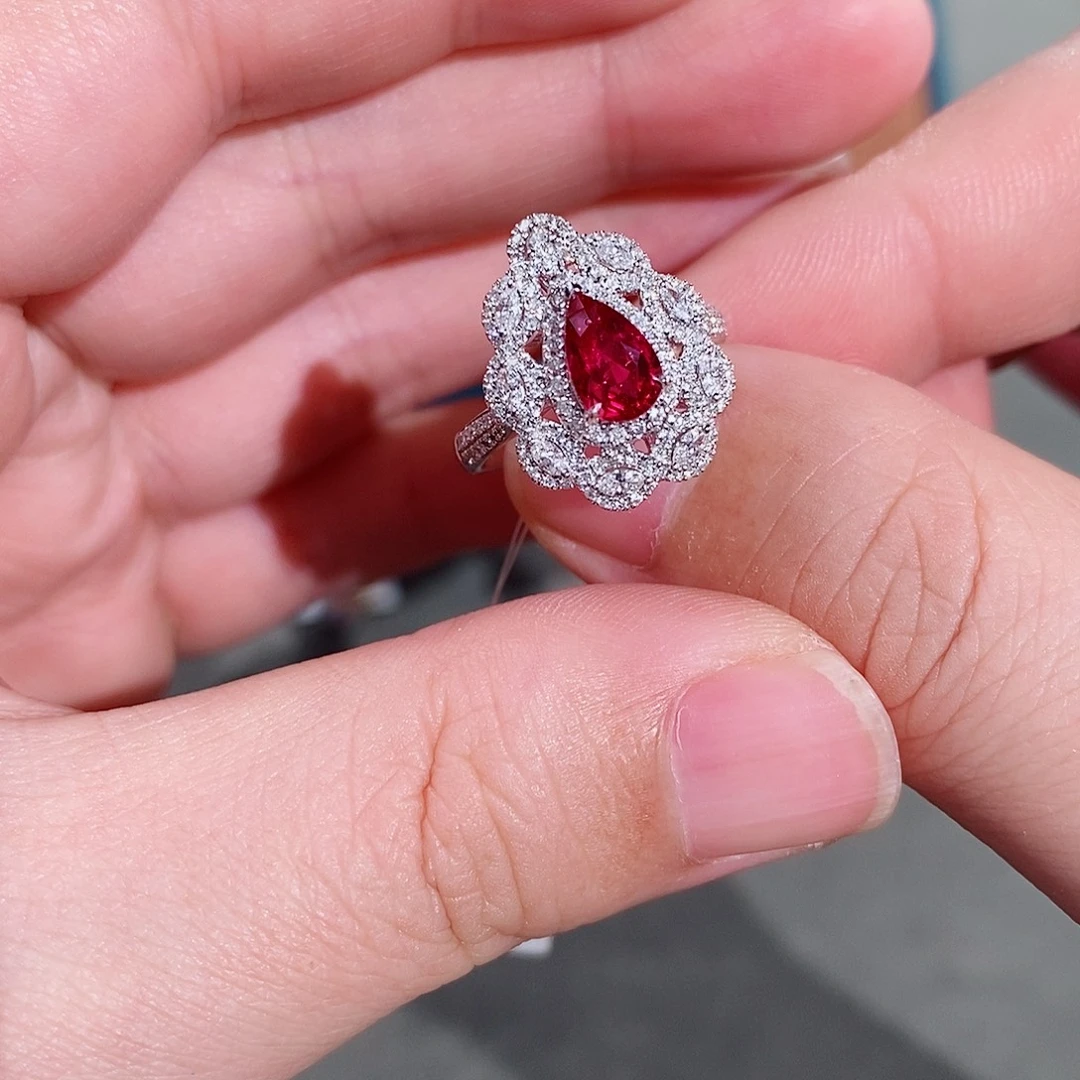 18K金镶嵌红宝石戒指吉尔德无烧鸽血红1.02ct