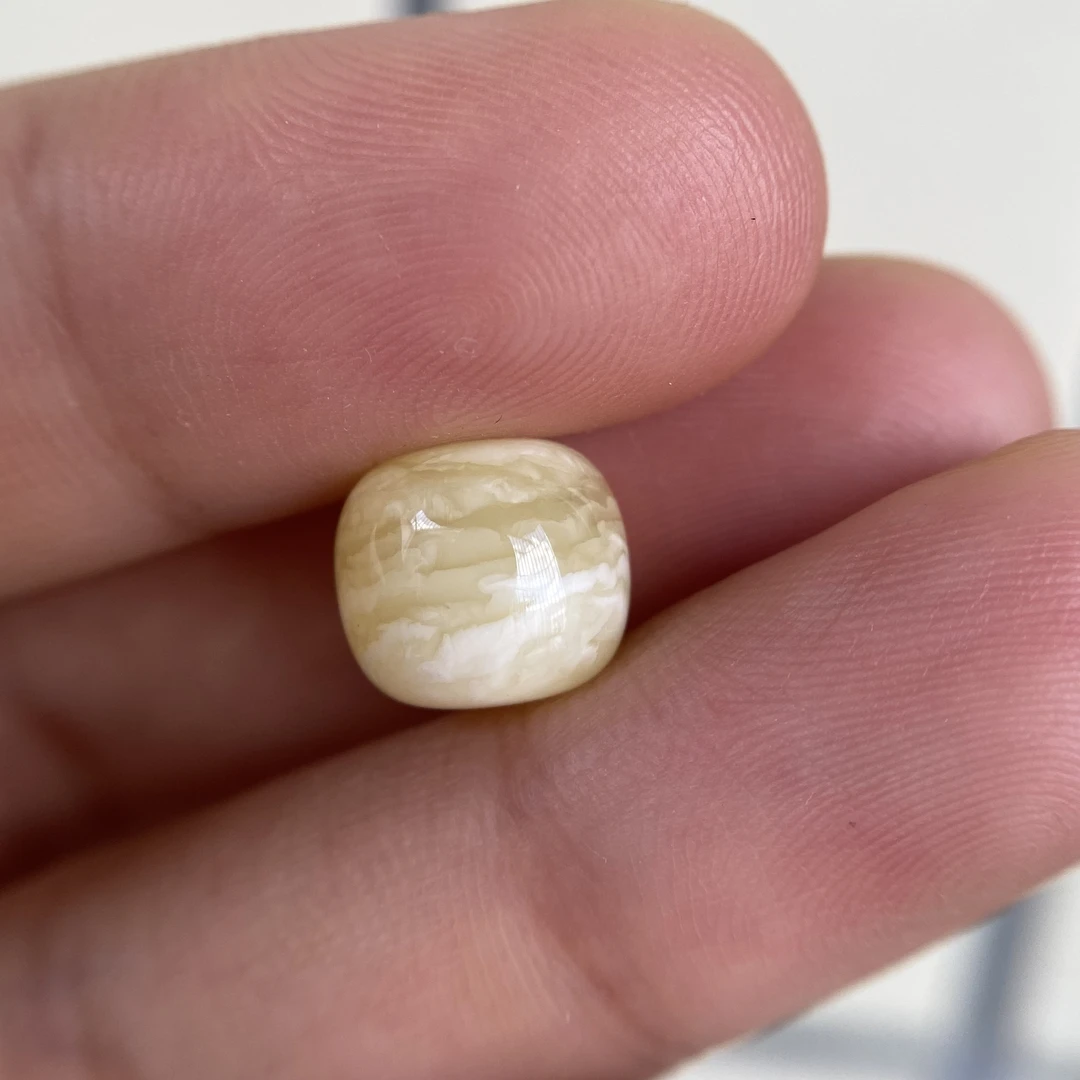 蜜蜡老型配饰10.0×9.0mm，满花无优化杂裂，返花更好看