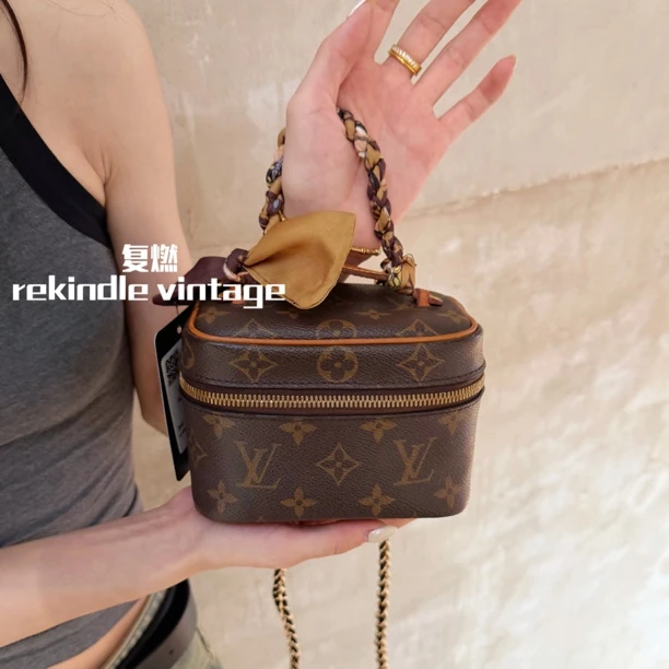 95新 LouisVuitton/路易威登 复燃精选/老花nicenano化妆盒手提包