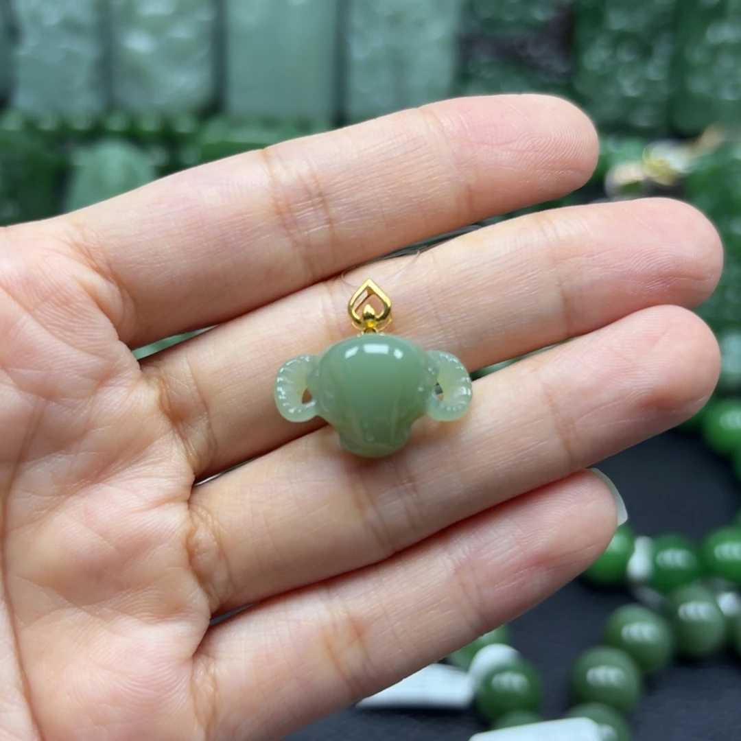 和田玉18K金镶嵌颈饰