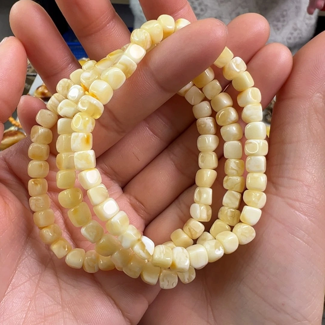 蜜蜡裸石未镶嵌多样性发一条