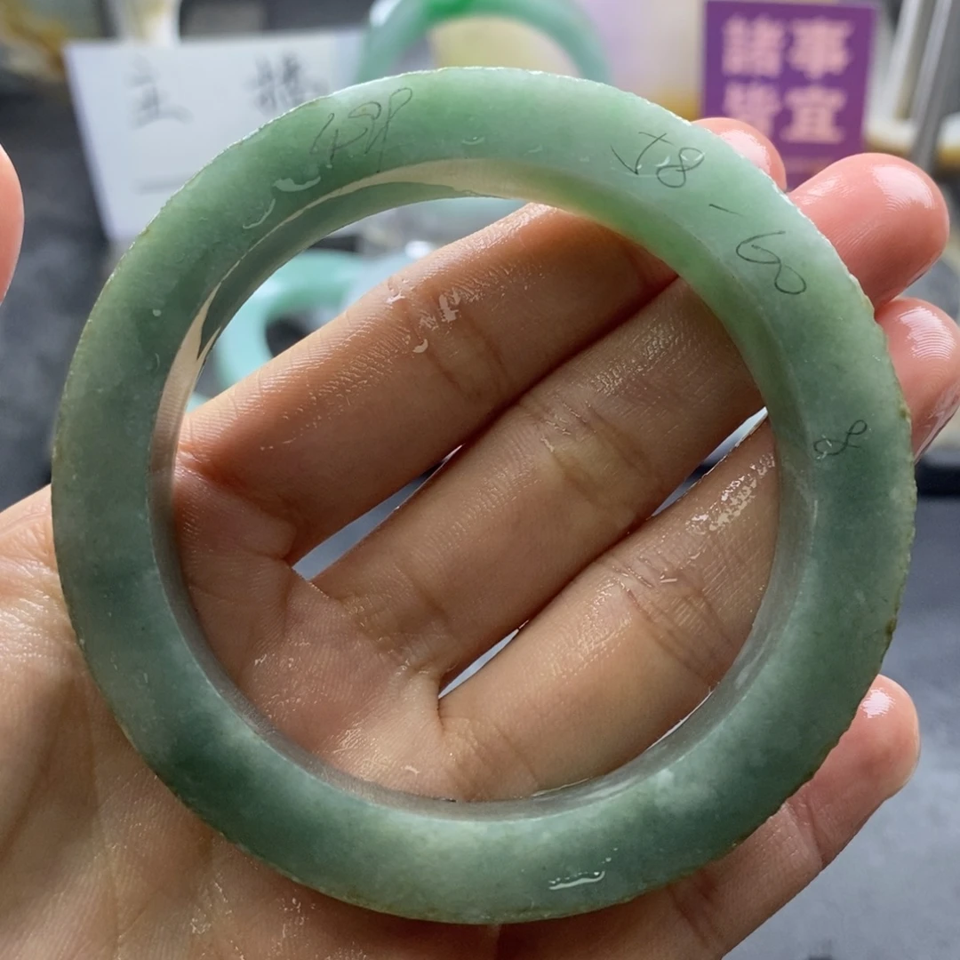定制翡翠未镶嵌翡翠手镯