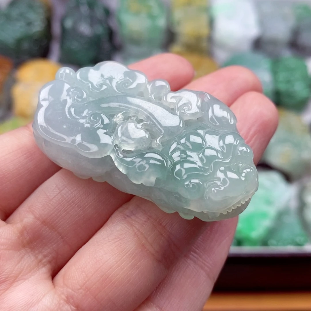 翡翠颈饰未镶嵌搏**乓翡翠