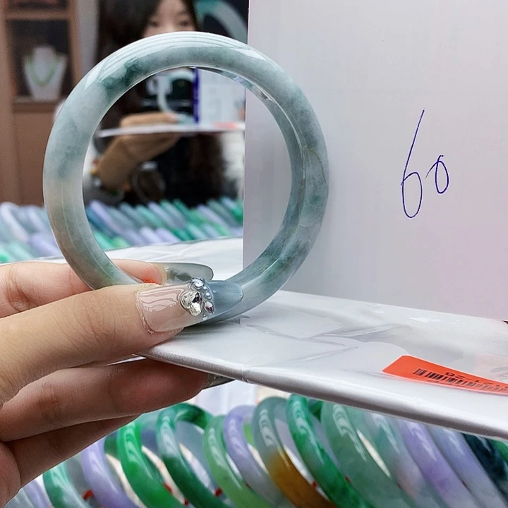 翡翠手镯未镶嵌d