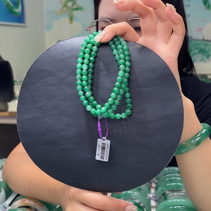 石英质玉（非洲翠）未镶嵌项链