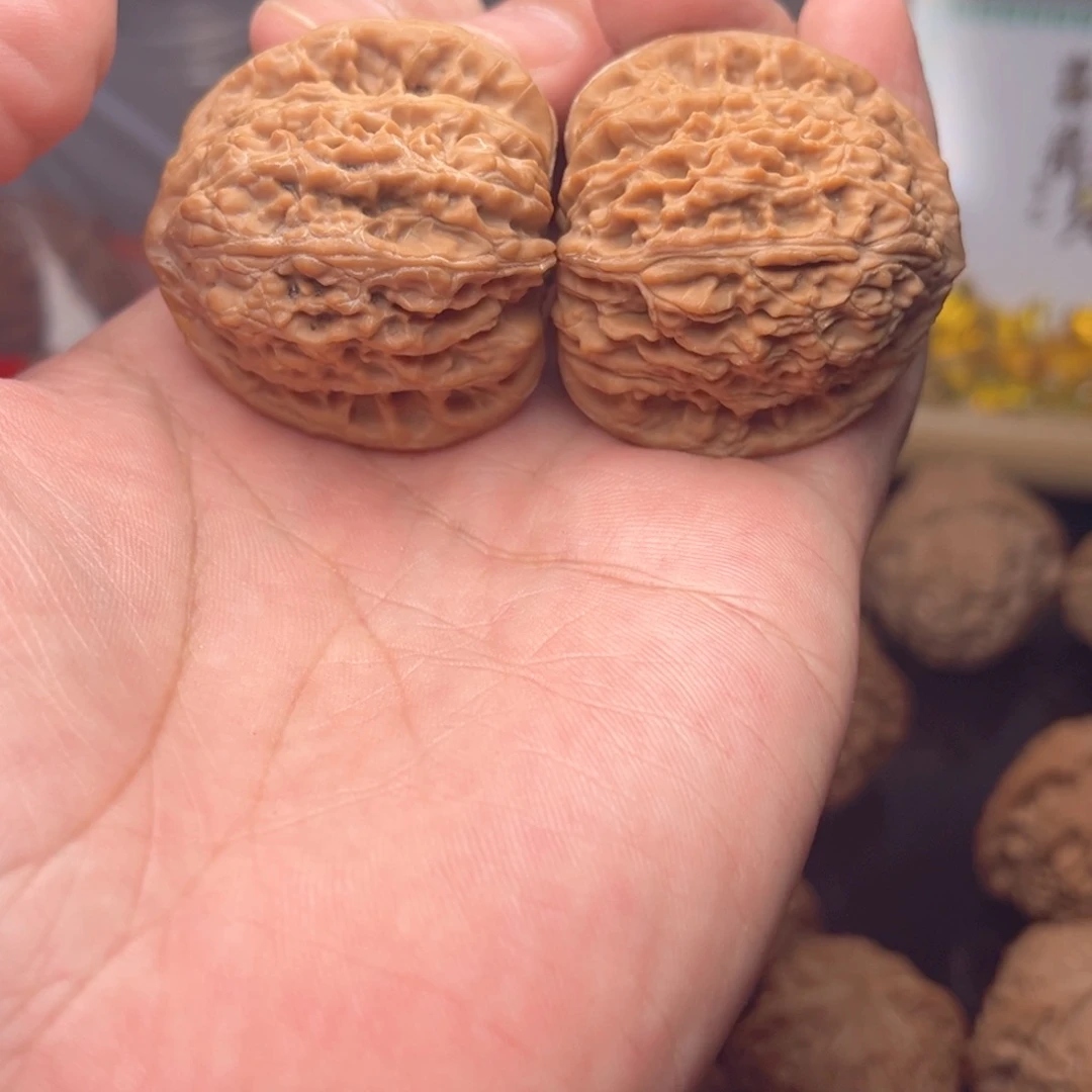 把件文玩核桃40绣球