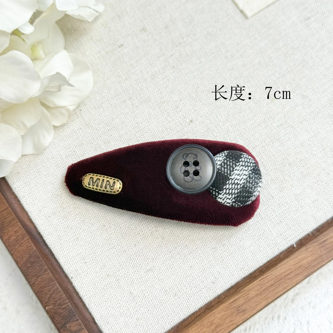 BAOSHATI/宝莎缇F-1227韩版格纹纽扣小熊侧边碎发BB夹