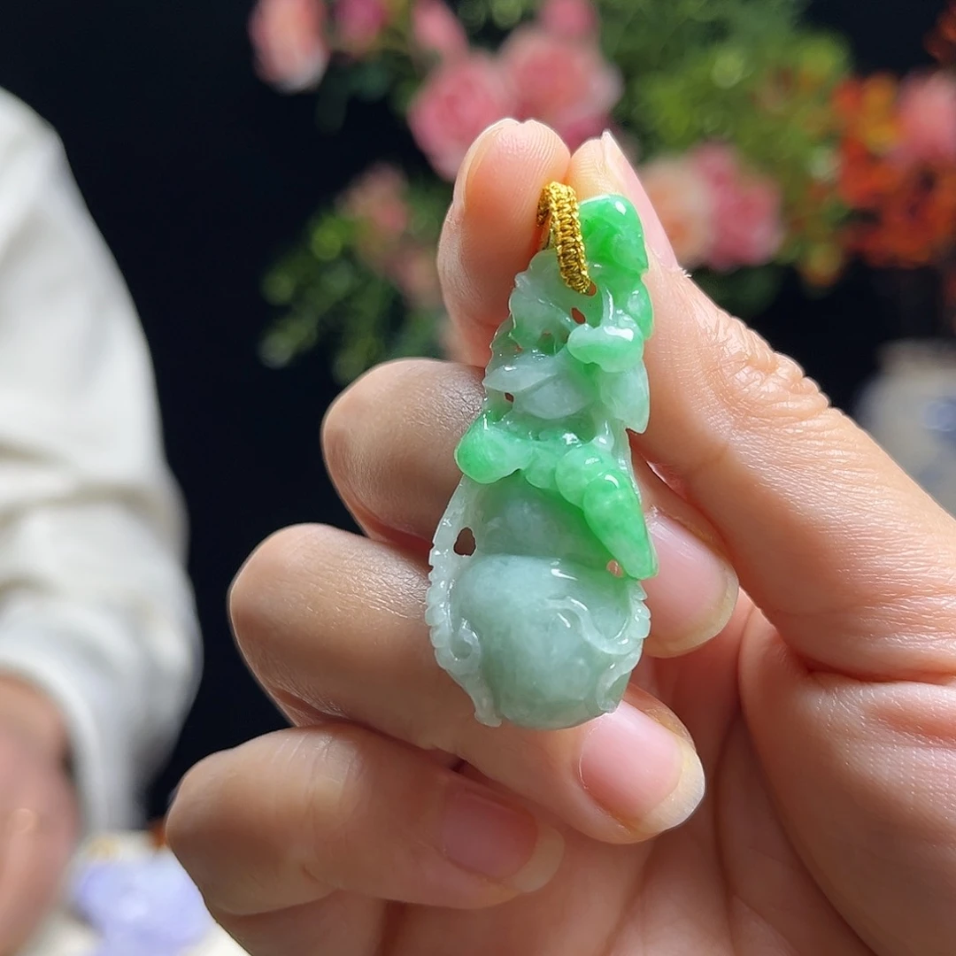 翡翠颈饰未镶嵌辣绿葫芦