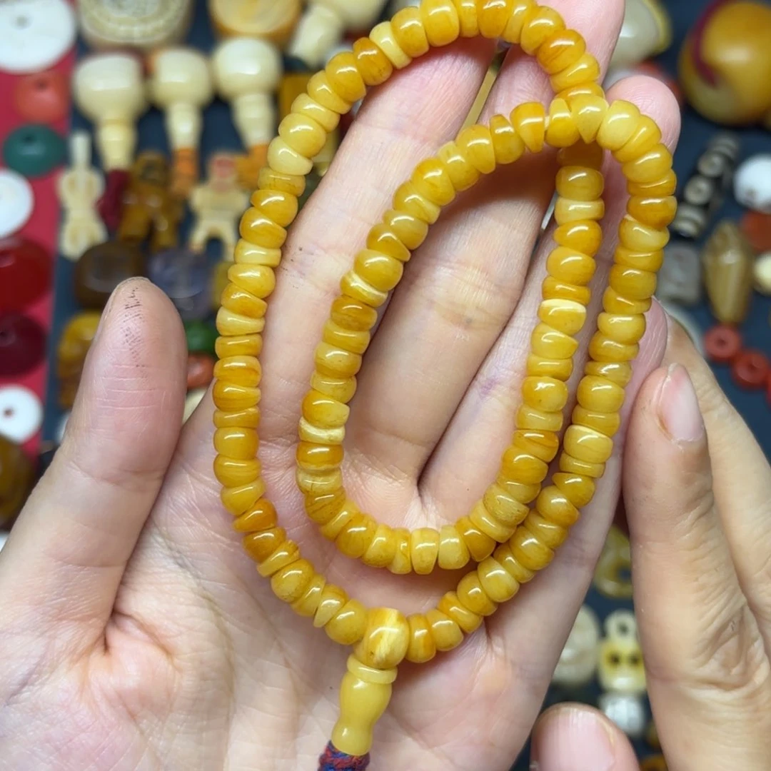 配饰和其他物品上均刻
