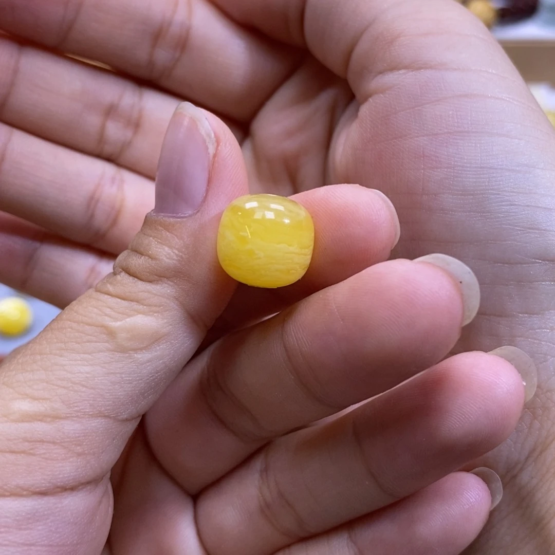琥珀未镶嵌珠宝奇石陳**气