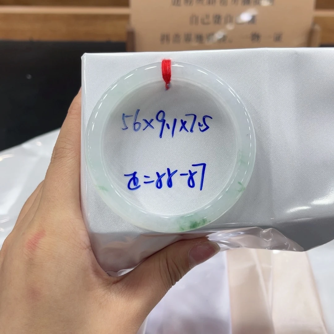 翡翠手镯未镶嵌猴*翡翠
