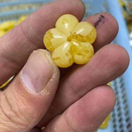 未镶嵌蜜蜡裸石吊坠