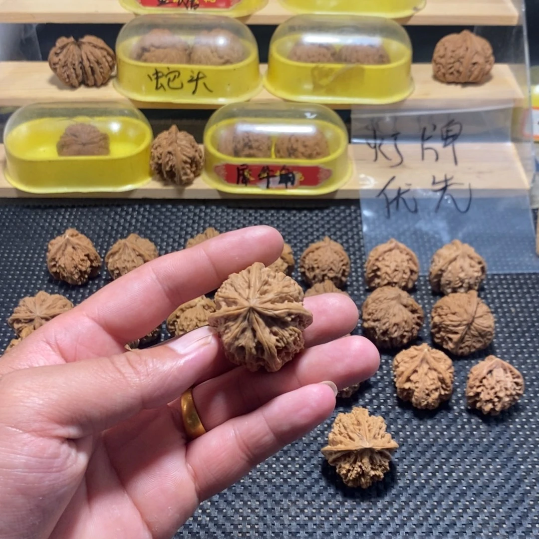 木***€文玩核桃吊坠核桃异形