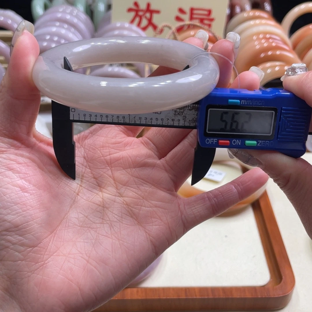 未镶嵌手镯石英质玉