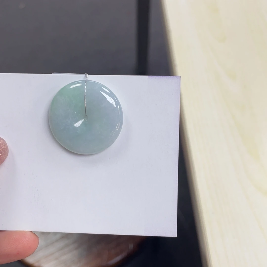 翡翠颈饰未镶嵌平安扣