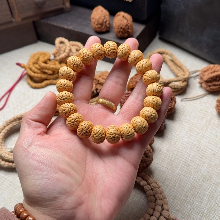 爱****文玩核桃吊坠树王纽扣