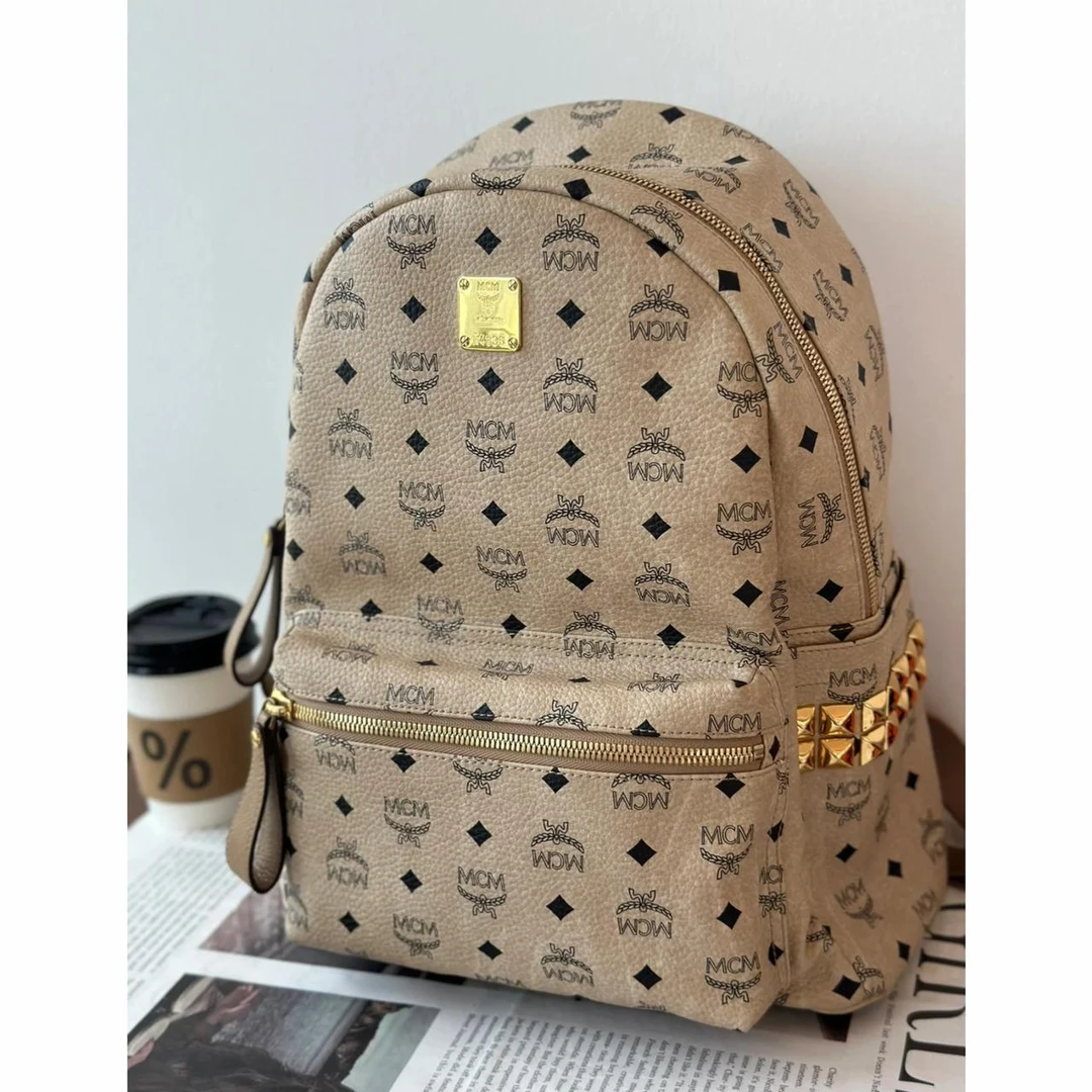大吉中古/MCM Stark 米色 老花 Visetos 40 侧边铆钉双肩包