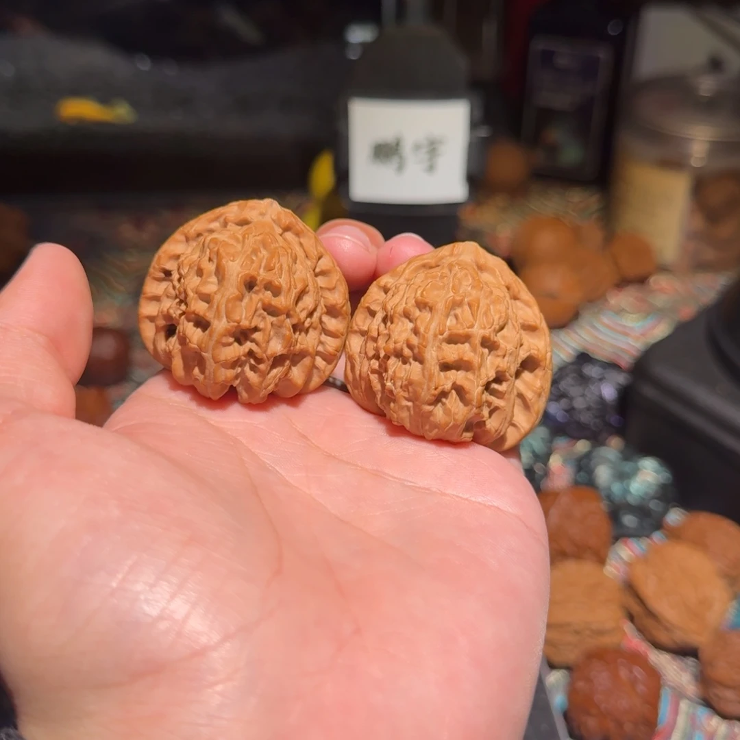 文玩核桃把件1416号42三角白狮子文玩核桃