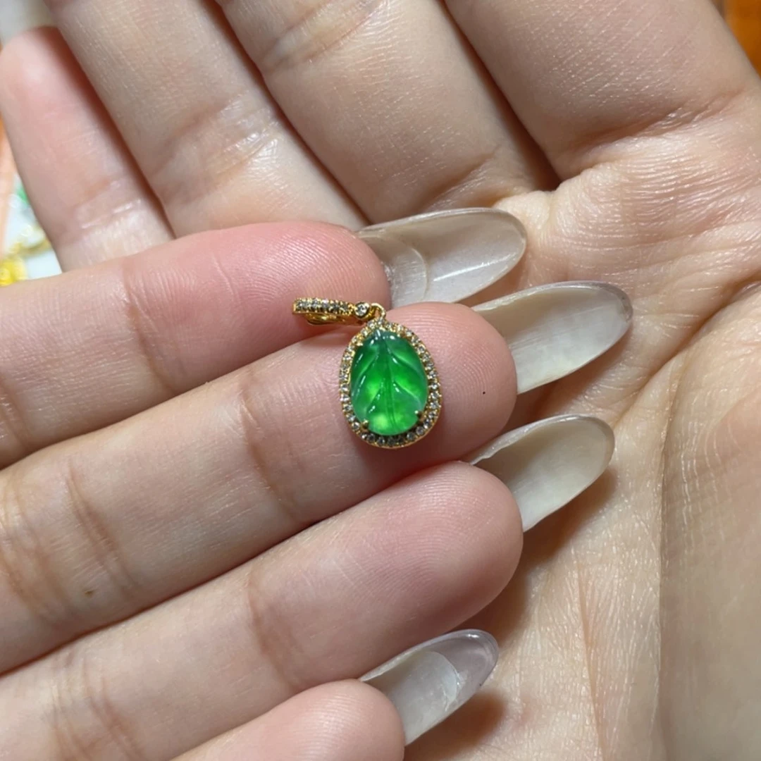 【闪购商品】颈饰18K金镶嵌翡翠