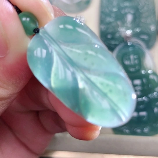 【闪购商品】颈饰银S925镶嵌翡翠