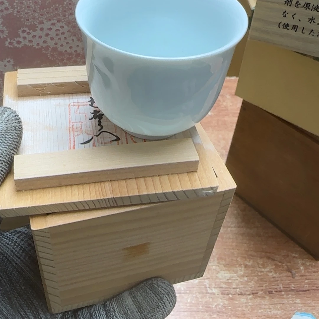 茶宠色泽斑点或白色粉末