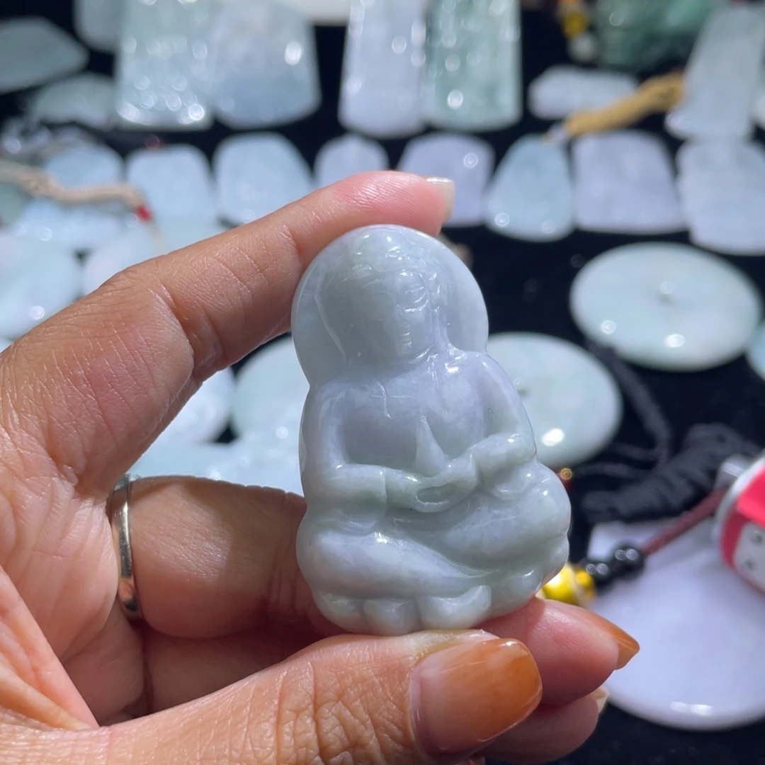 翡翠未镶嵌颈饰观音