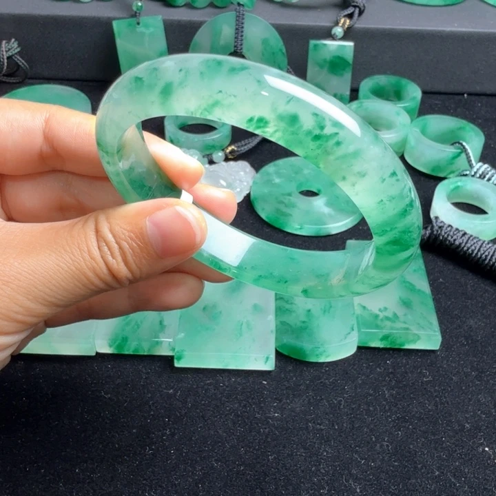 石英质玉未镶嵌手镯