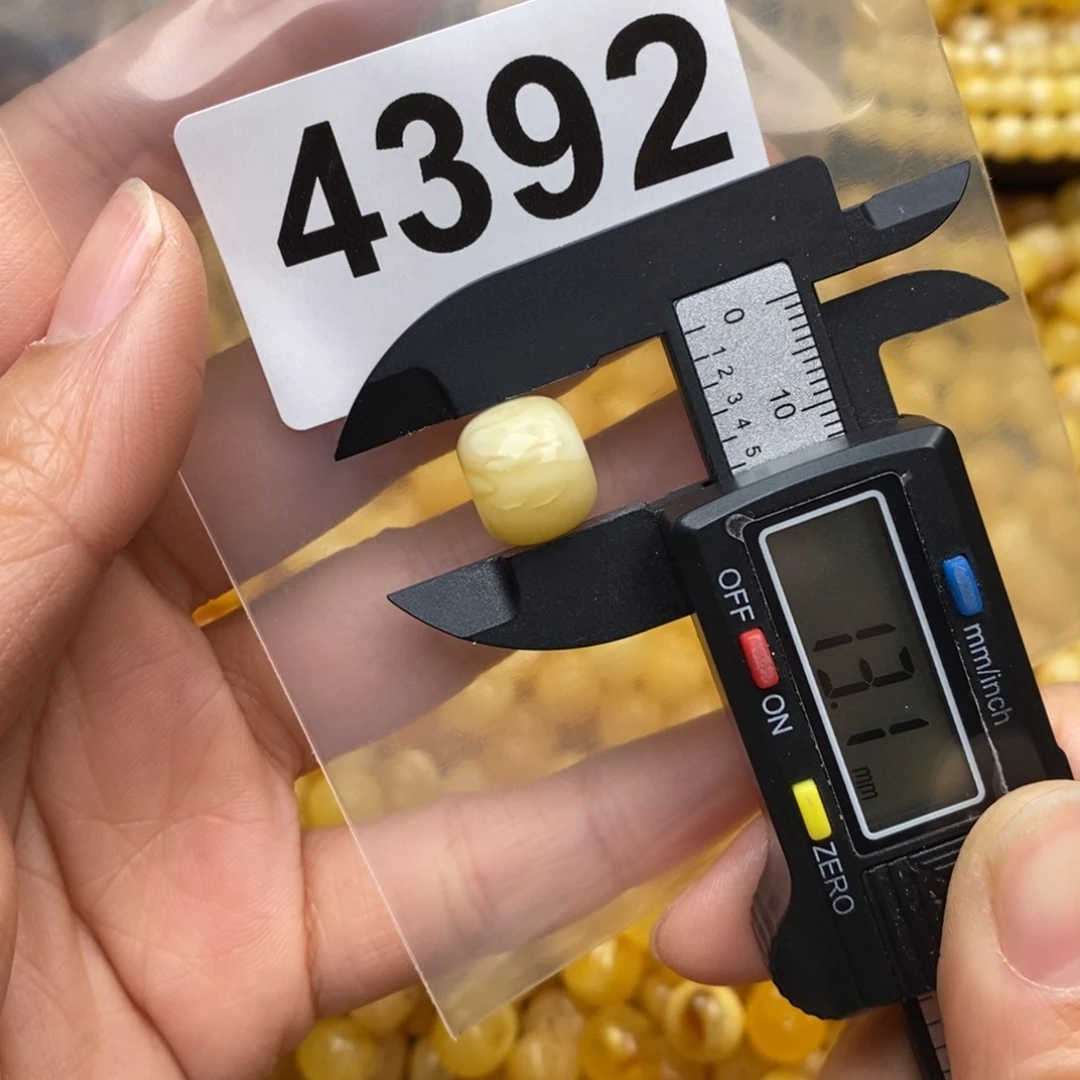 蜜蜡珠宝奇石未镶嵌