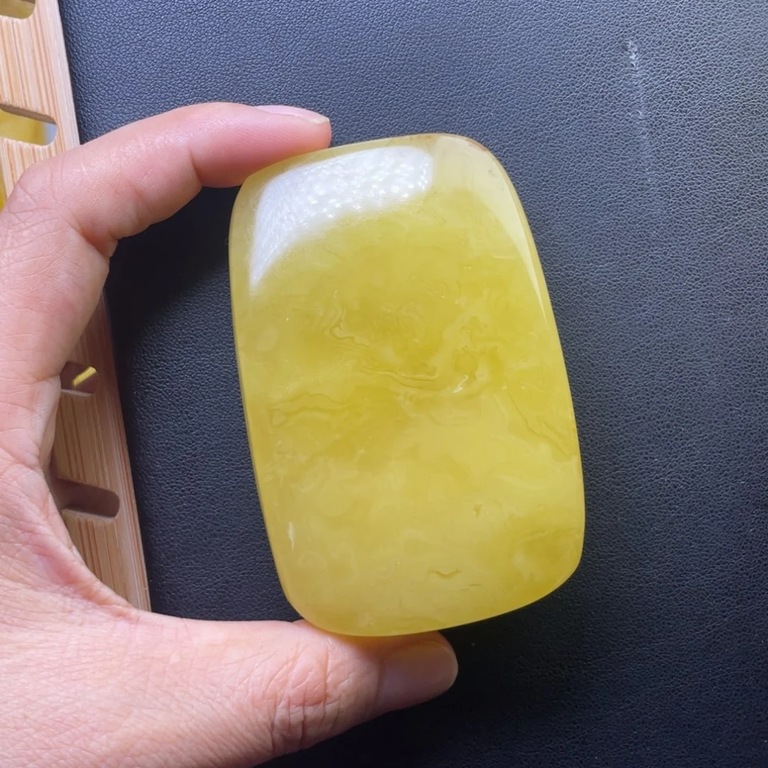 琥珀未镶嵌颈饰天然的琥珀蜜蜡
