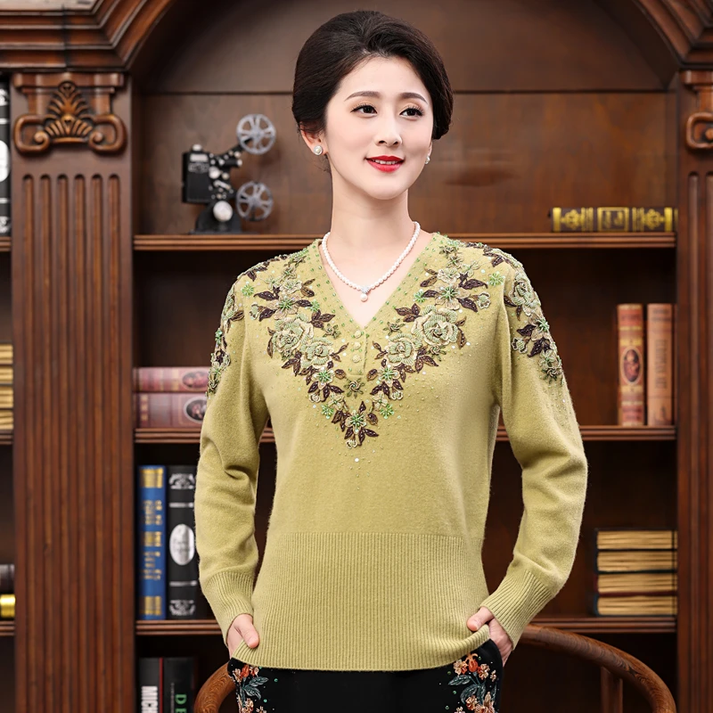 亿喜绣秋冬V领女装绣花妈妈装上衣100%纯羊毛高贵旗袍领毛衣3305