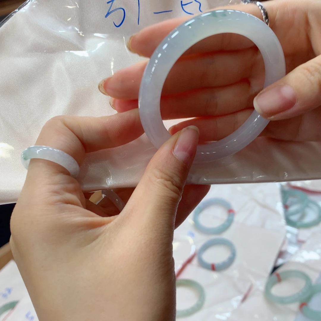 翡翠未镶嵌手镯买断