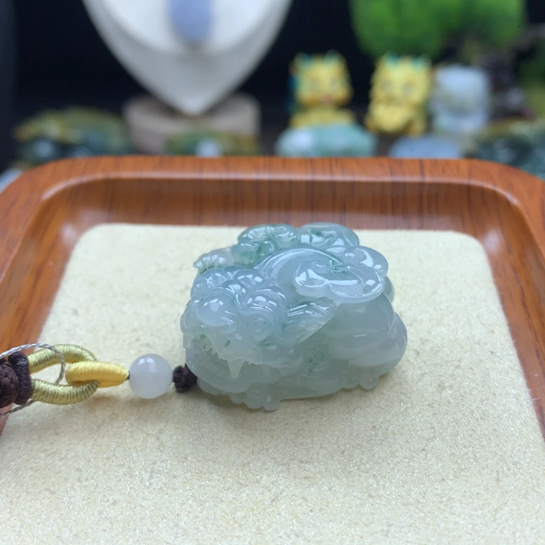 翡翠未镶嵌颈饰39
