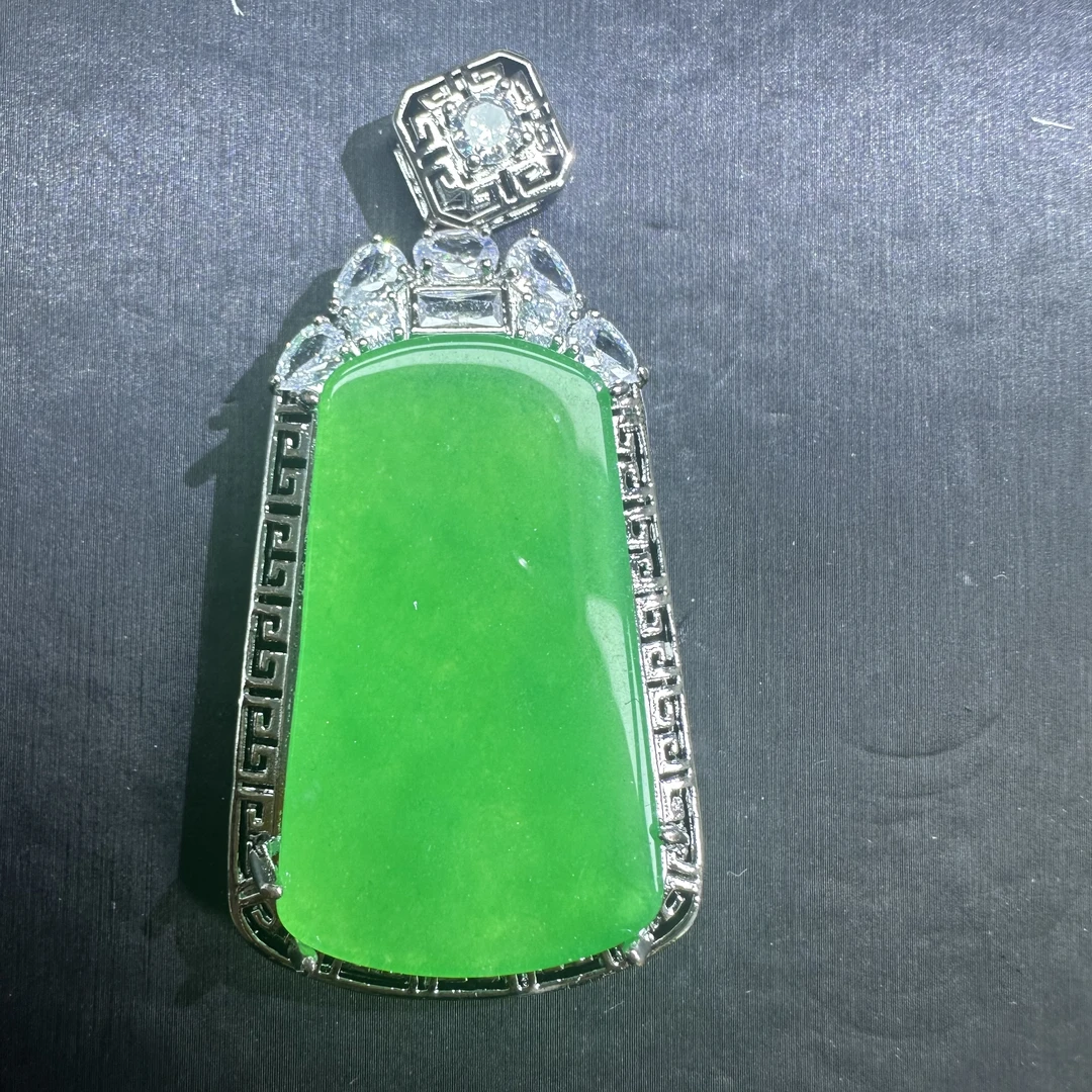 翡翠满绿无事牌吊坠H095