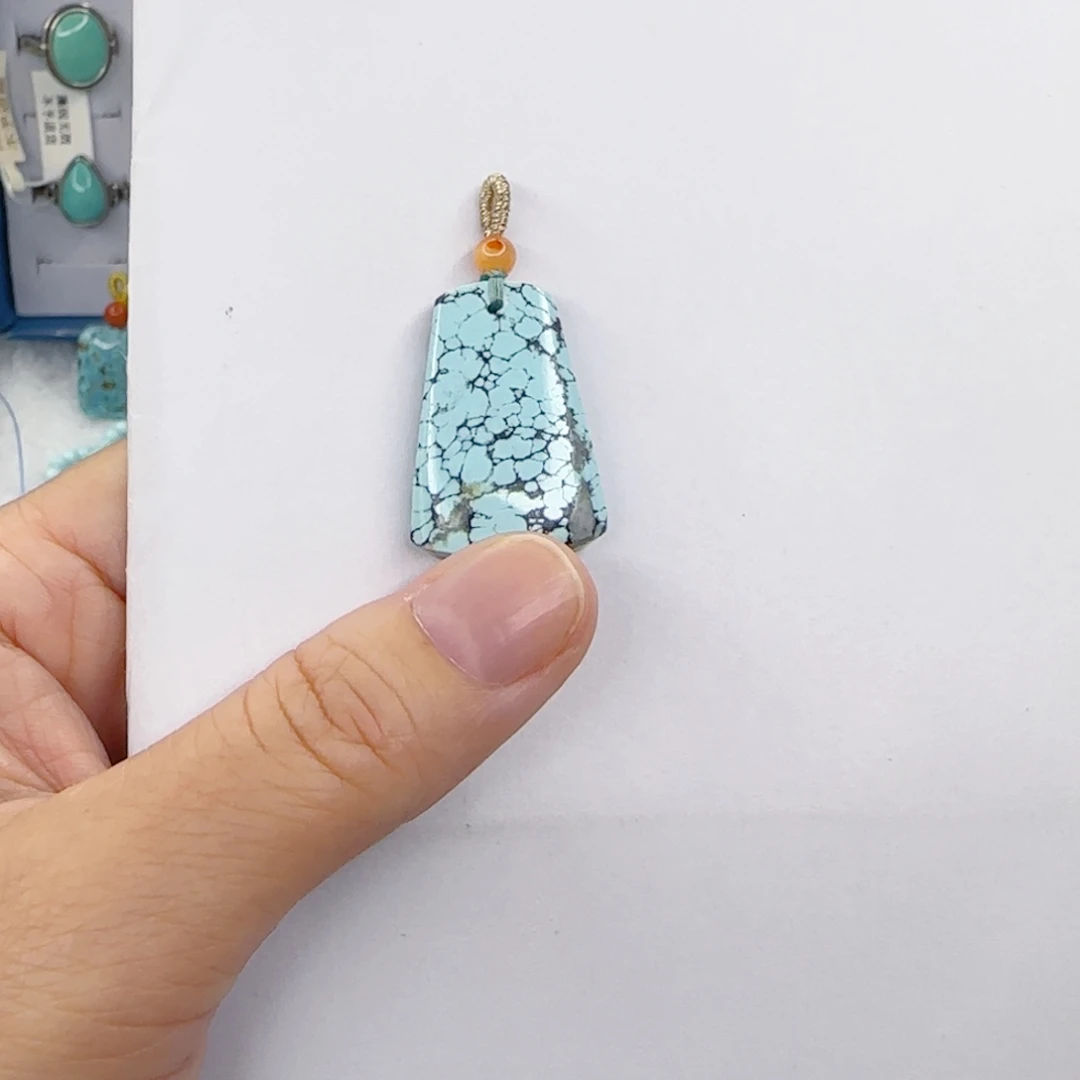 绿松石未镶嵌颈饰