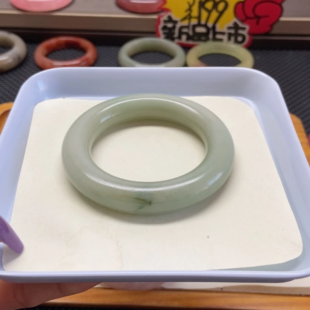 未镶嵌手镯石英岩玉