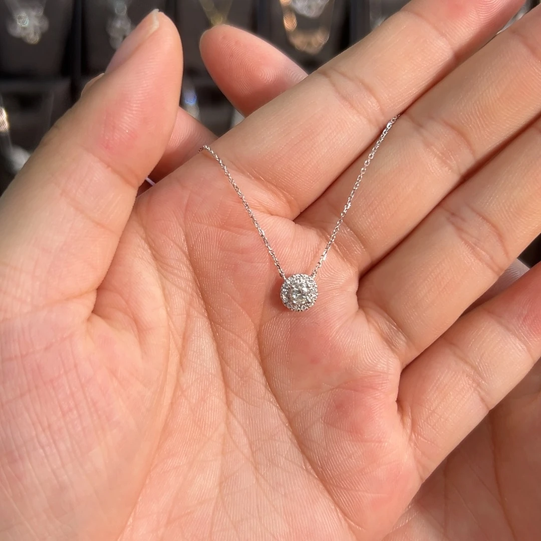 颈饰铂Pt950镶嵌钻石单钻项链