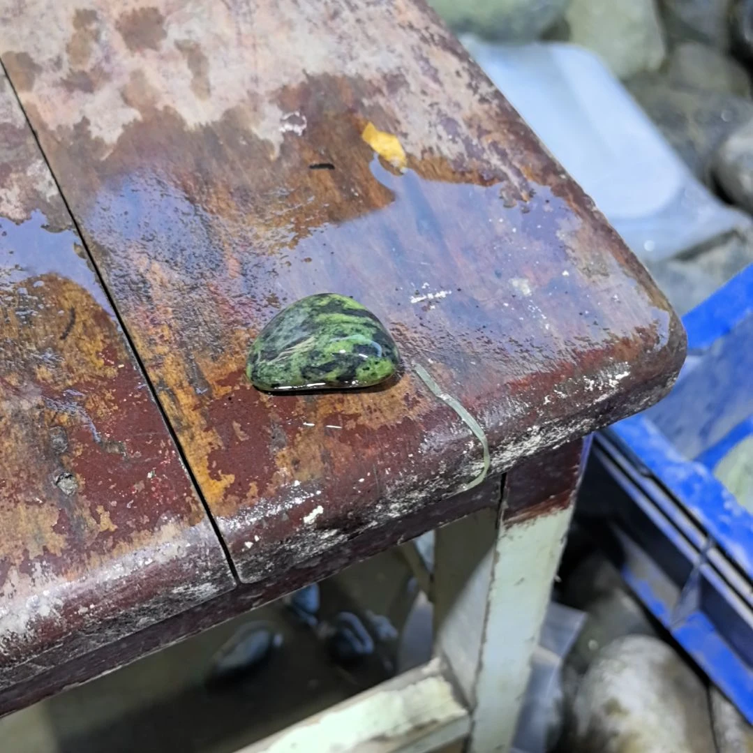 刘***。藏玉药王石原石一个摆件