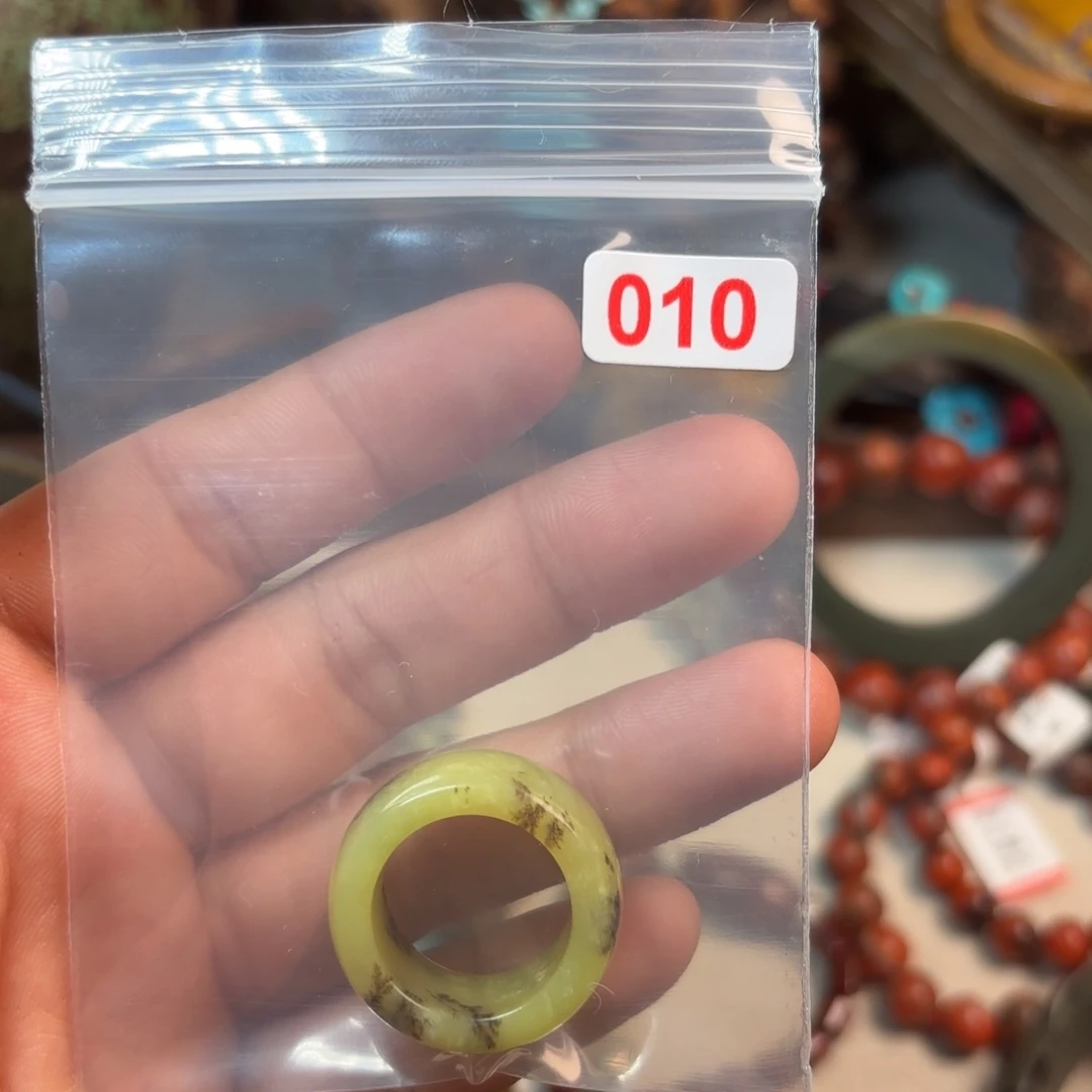 岫岩河磨玉（透闪石质玉）颈饰未镶嵌冰****?