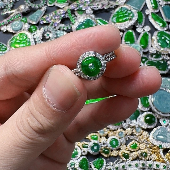 翡翠颈饰未镶嵌天然A货翡翠放漏