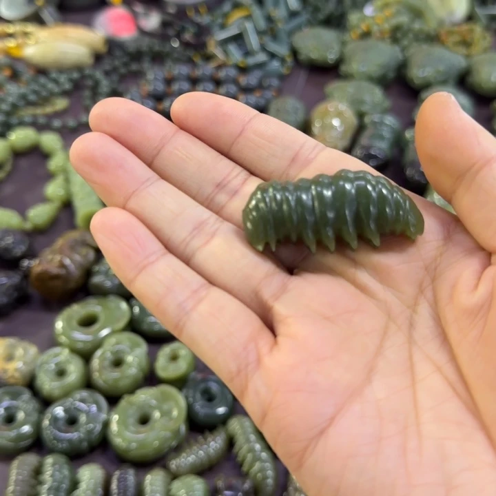 岫岩河磨玉（透闪石质玉）未镶嵌颈饰