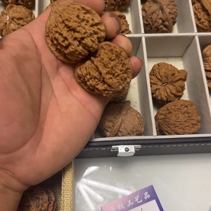 南***.文玩核桃吊坠满天星