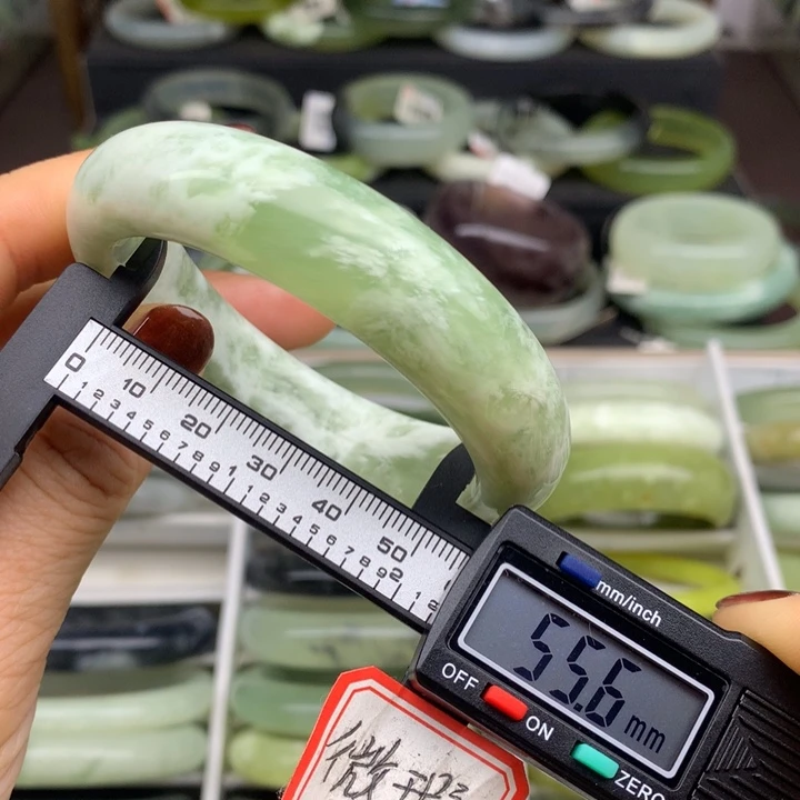 蛇纹石玉未镶嵌手镯687