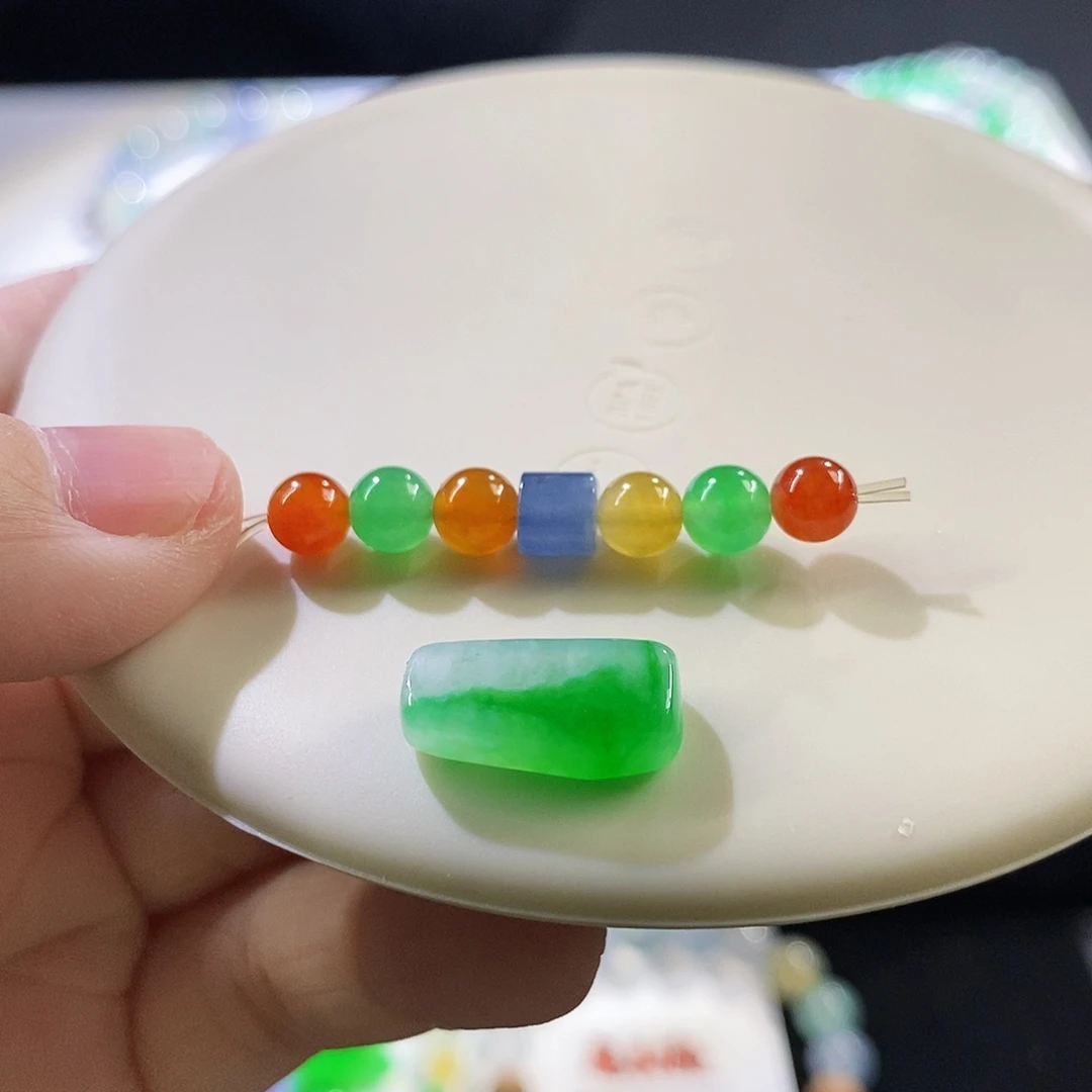 翡翠未镶嵌挂件一组