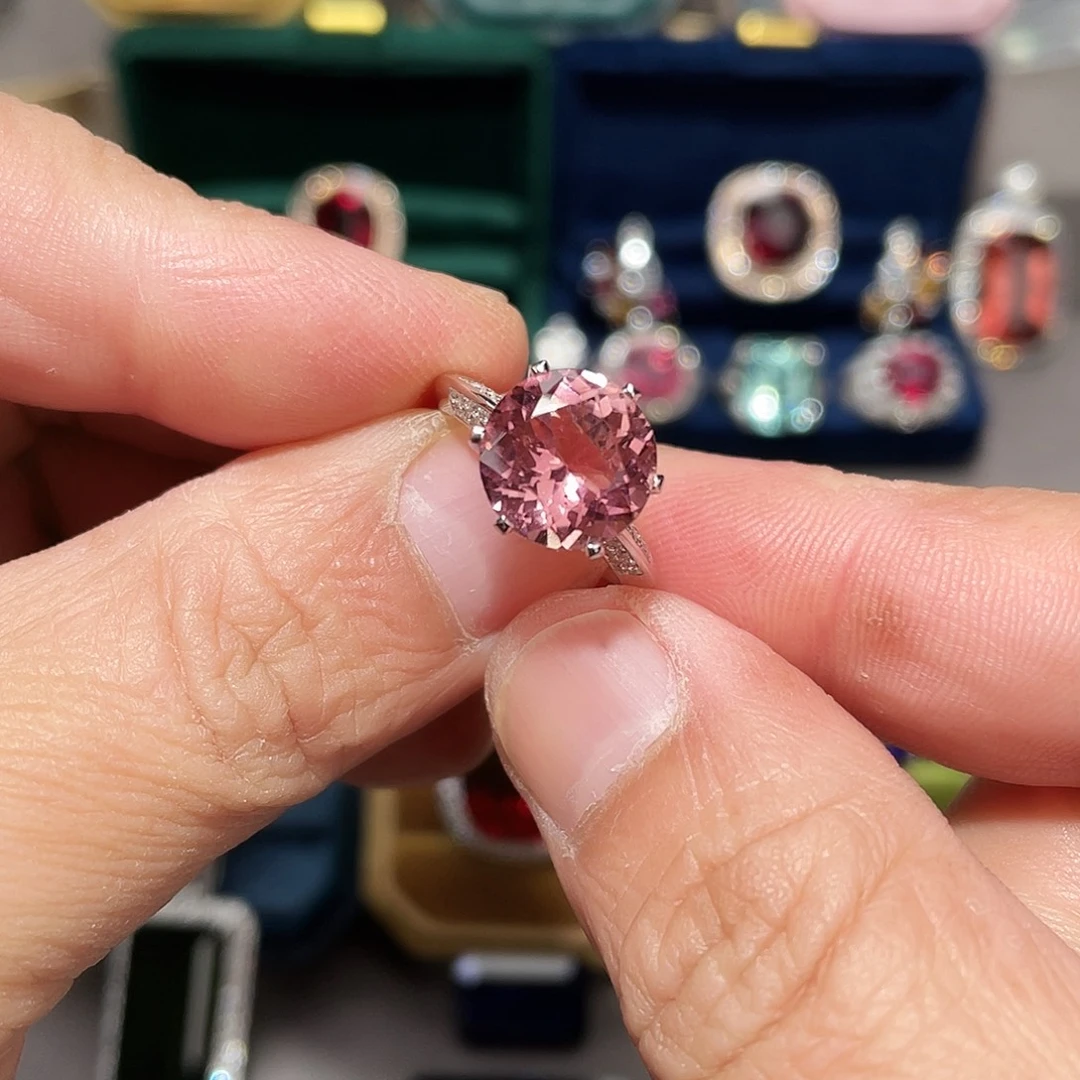 18K金镶嵌碧玺戒指4.2ct