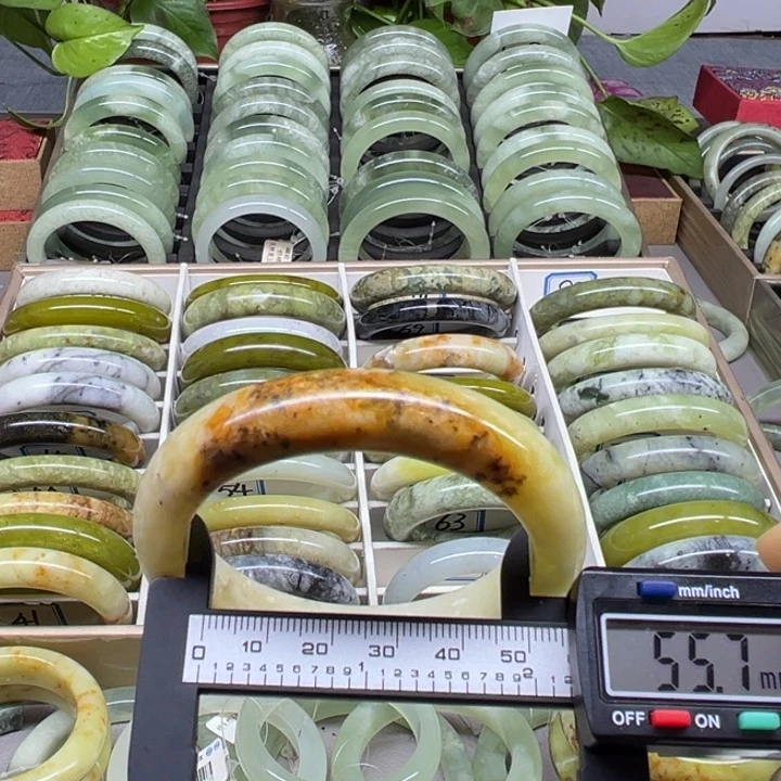 蛇纹石玉未镶嵌手镯62