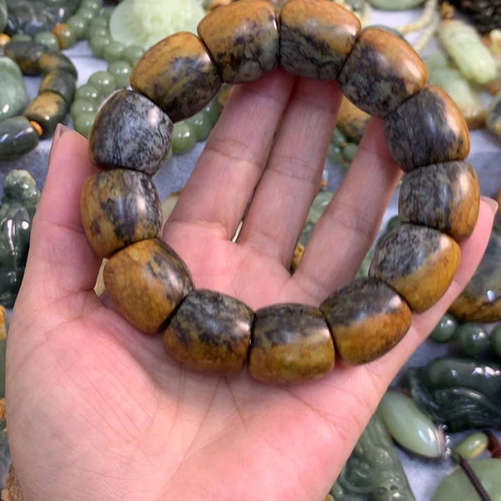 终***点岫岩老玉（透闪石质玉）未镶嵌把件